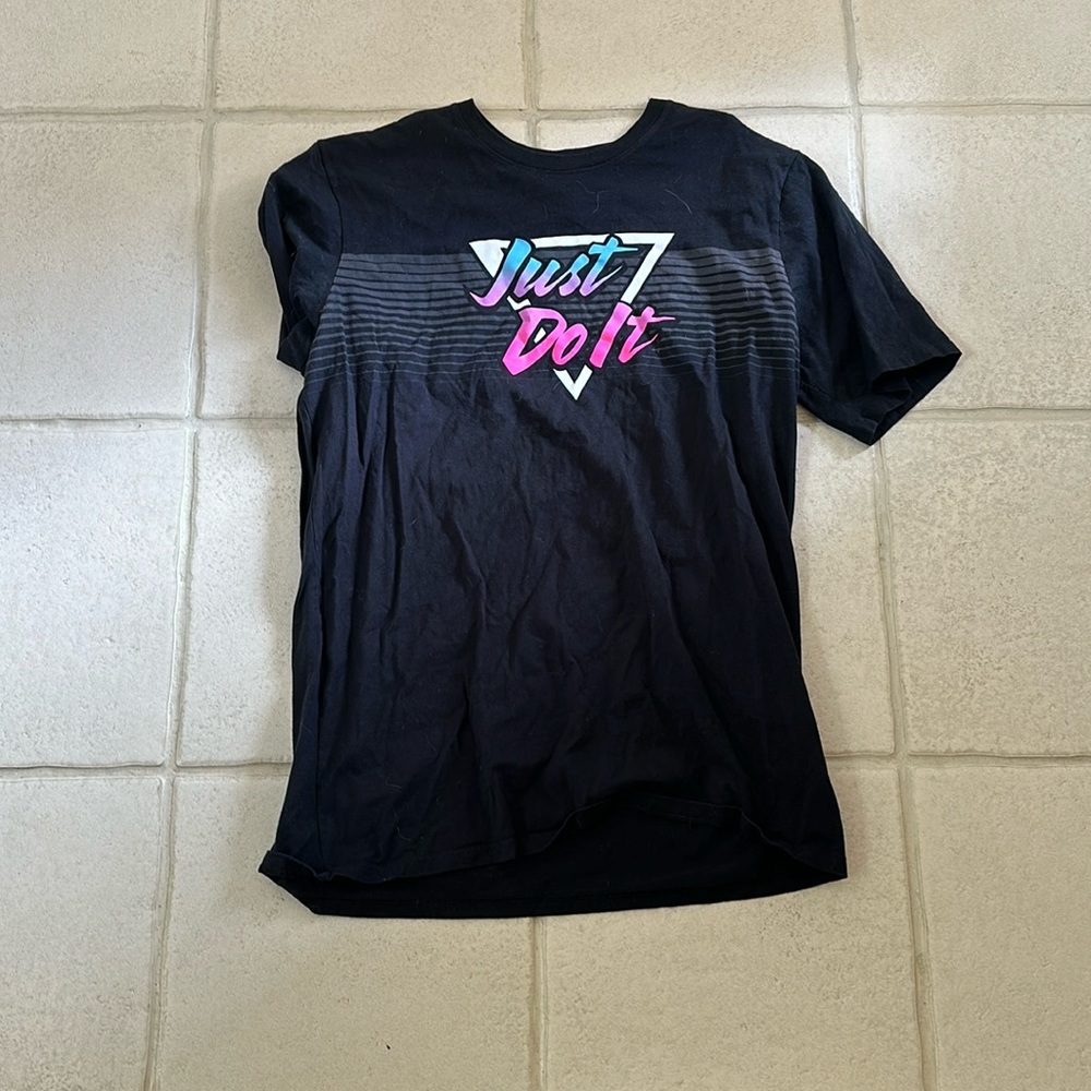 Used Men’s Nike Graphic Tee